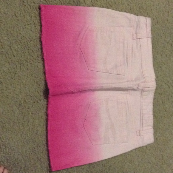 Mini skirt.                      Traded - Picture 2 of 2