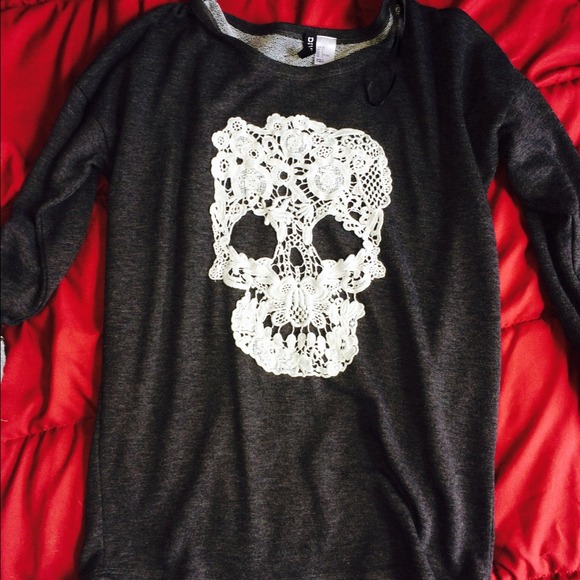 H&M sweatshirt💀🎀 - Picture 2 of 3