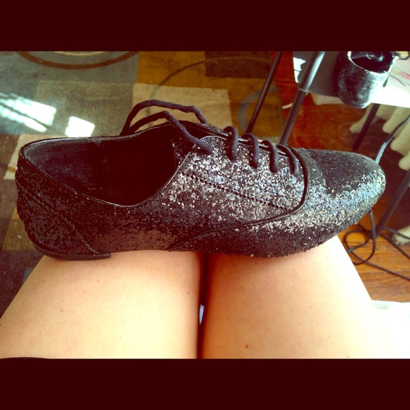 ❌❌Sold❌❌Black sparkly flats