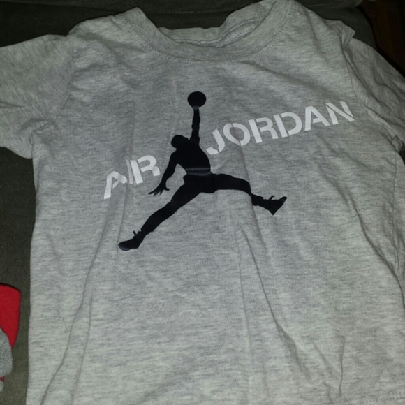 3 2t shirts - Picture 3 of 3