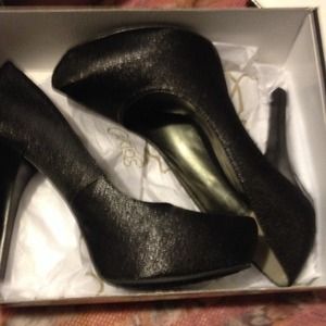 Black high heeled pumps