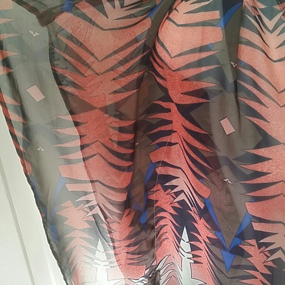 Tribal Print Flowy Top - Picture 2 of 3