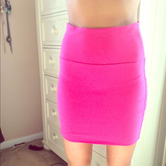 ⭐️SOLD⭐️Hot pink fitted skirt