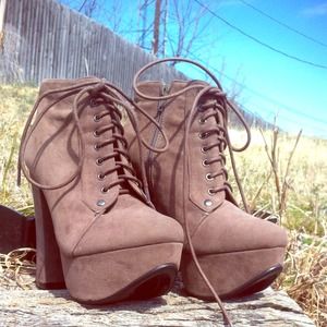 Jeffrey Campbell "lita" style boot