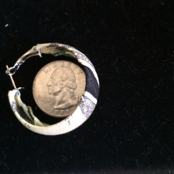 Small hoops - Picture 3 of 3