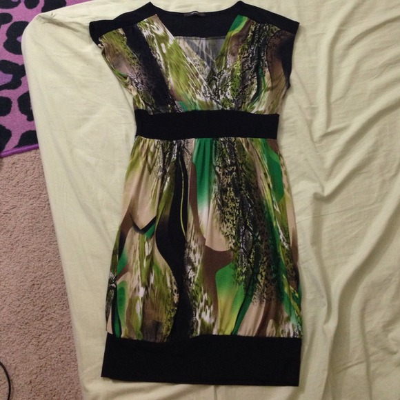Soprano mix color dress sz small. Classy!