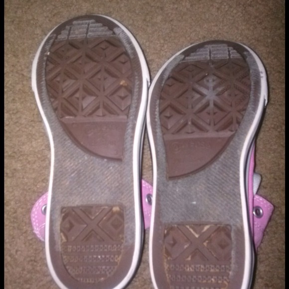 Pink converse chucks. - Picture 2 of 3