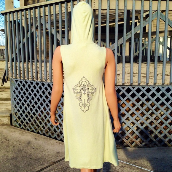 LA based designer Royal Plush hooded shift🌸 - Picture 2 of 4