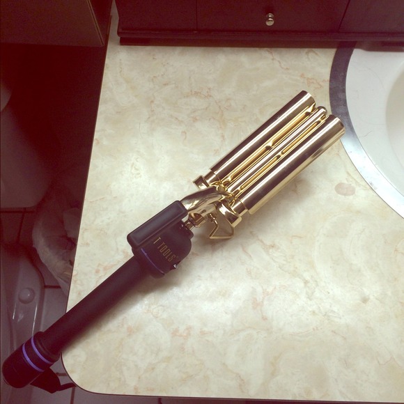 Hot Tools wave curling iron