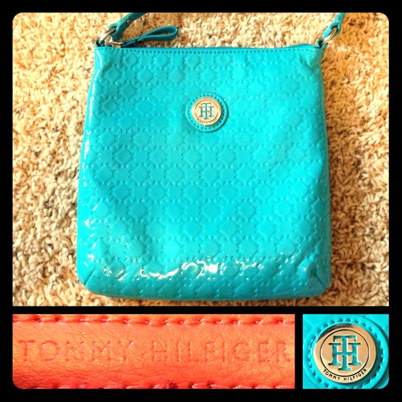 Tommy Hilfiger Handbags - 💘 TH crossbody bag 💘