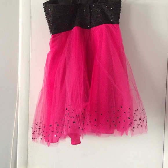 Dress - Picture 2 of 4