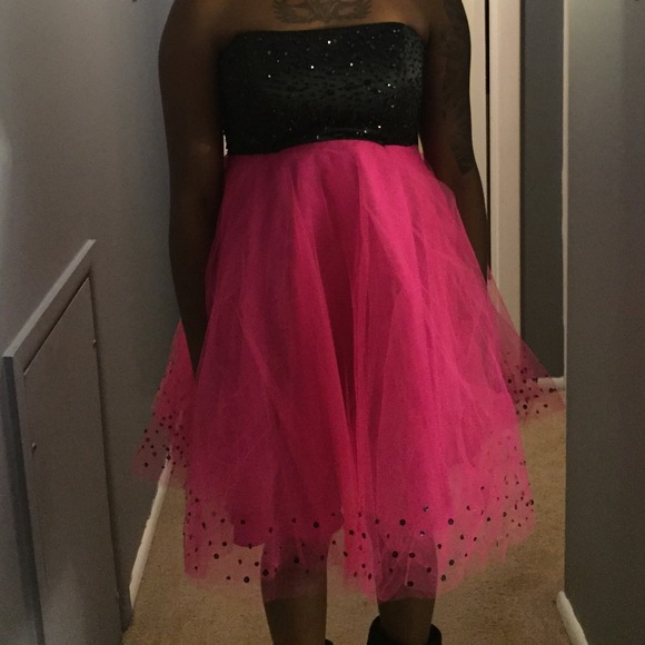 Dress - Picture 3 of 4
