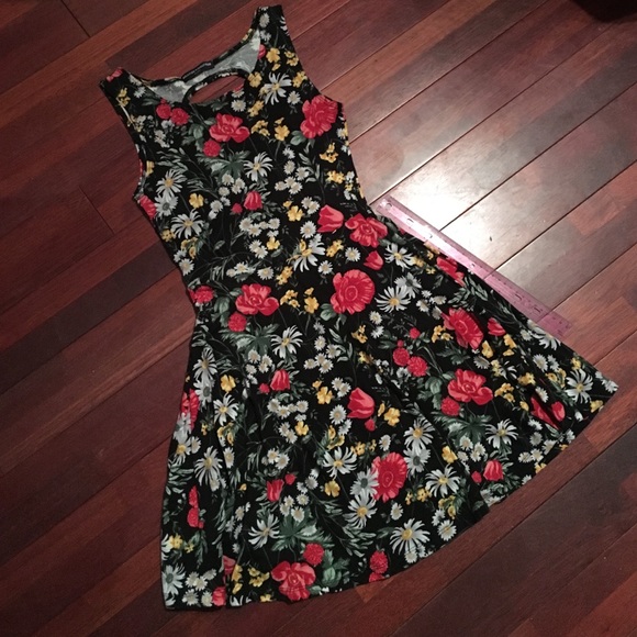 Brandy Melville Dresses & Skirts - Brandy Melville yurie dress