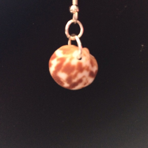 Handmade shell earrings - Picture 2 of 2