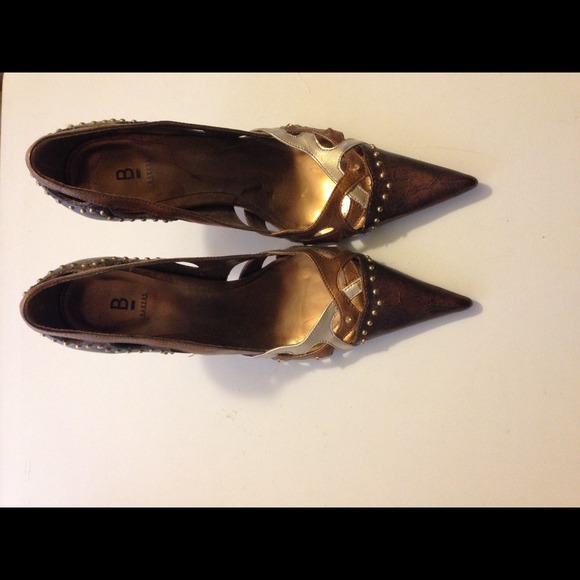 Pointed Toe Bakers Pumps with Studded Detail - Picture 2 of 3