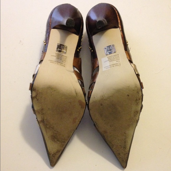 Pointed Toe Bakers Pumps with Studded Detail - Picture 3 of 3