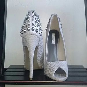 Vera Wang Pumps