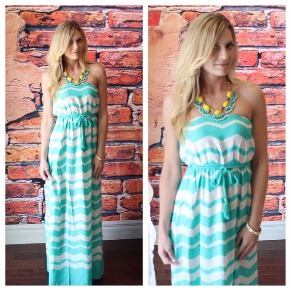 Dresses & Skirts - 🚫bundled 🚫Mint chevron print maxi dress