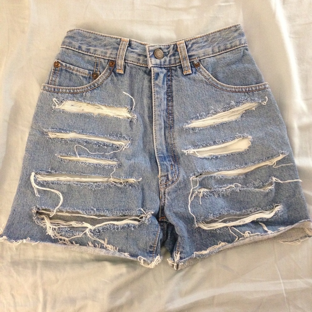 Distressed High waisted denim shorts