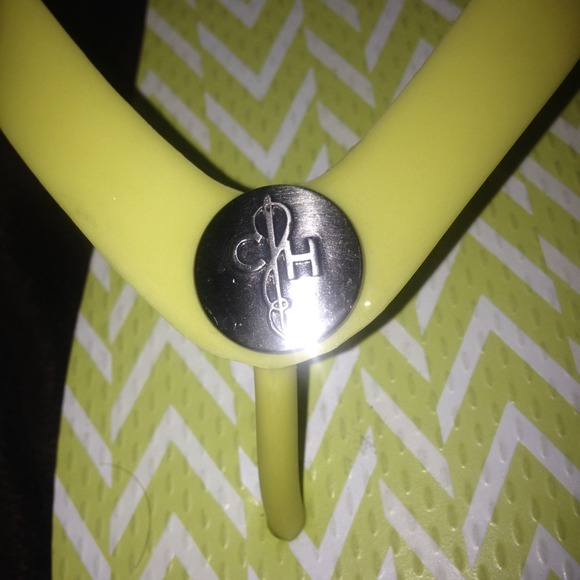 NWOT neon yellow Cole Haan flip flops - Picture 2 of 4