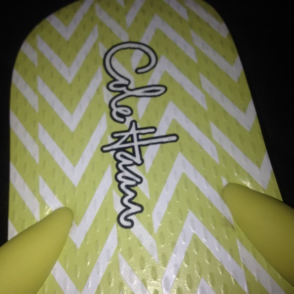 NWOT neon yellow Cole Haan flip flops - Picture 3 of 4