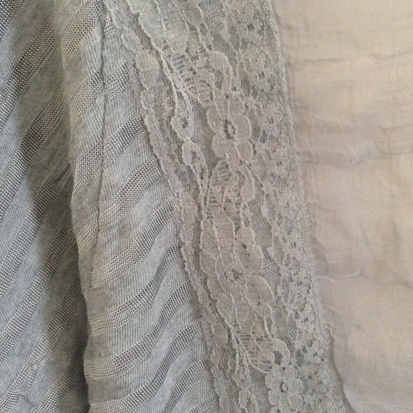 Laced Cropped Top - Picture 2 of 2