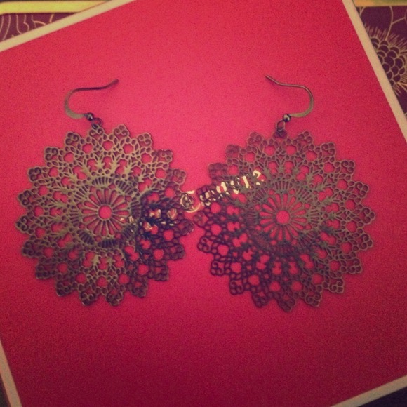 Brand New Pewter Filigree Earrings