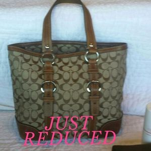 Coach classic jacquard/luggage leather tote