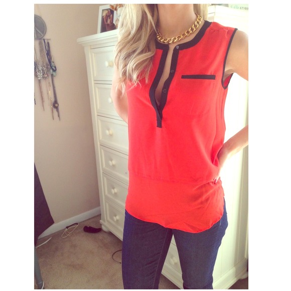 ⭐️SOLD⭐️Chloe K Orange and navy slit front top