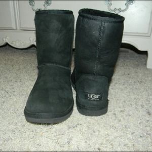 Women's black uggs