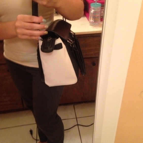 Black & White Classy Bag with strap - Picture 2 of 3