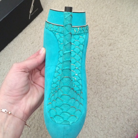 B Brian Atwood shoes 👠 - Picture 3 of 3