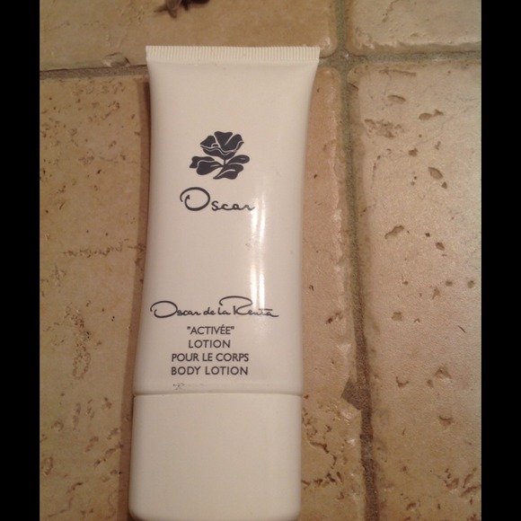 Oscar de la renta body lotion