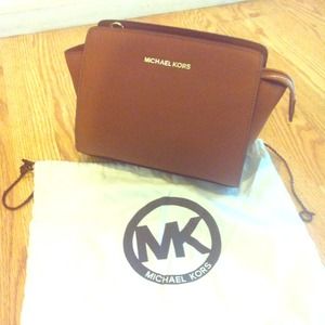 Michael Kors medium selma messenger