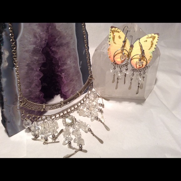 Ethnic earrings and  necklace - Picture 2 of 2