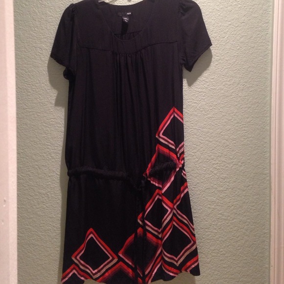 Geo pattern black short sleeve dress