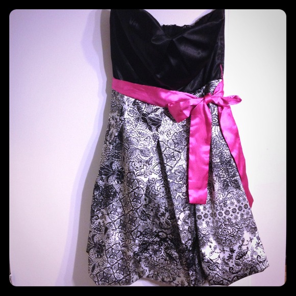 NWT - Black & White Strapless Bubble Dress - Picture 1 of 4