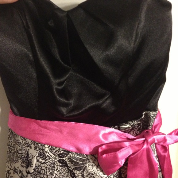 NWT - Black & White Strapless Bubble Dress - Picture 2 of 4