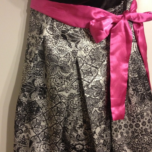 NWT - Black & White Strapless Bubble Dress - Picture 3 of 4