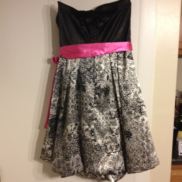 NWT - Black & White Strapless Bubble Dress - Picture 4 of 4