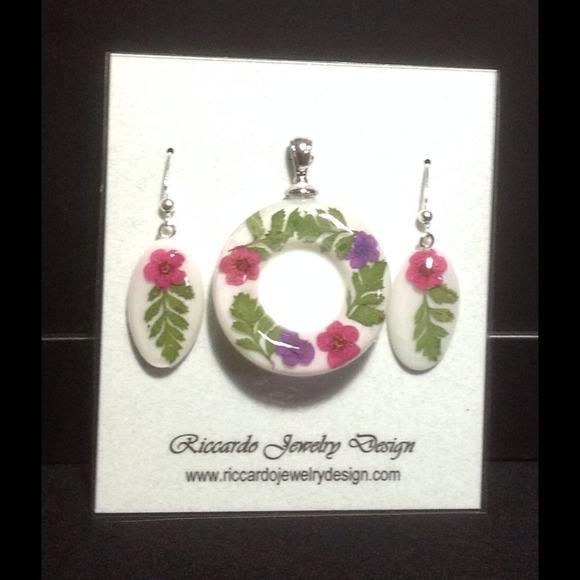 Pressed Forget-Me-Not Pendant & Earring Set - Picture 1 of 1