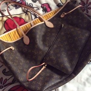 Neverfull GM with matching wristlet makeup bag