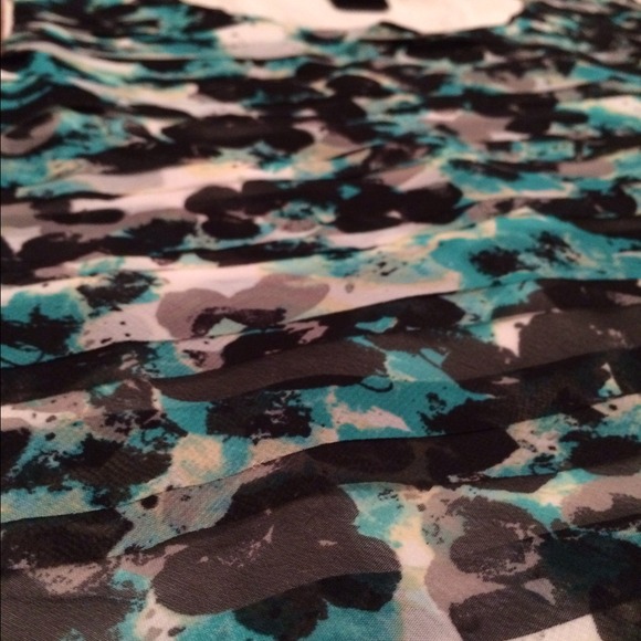 Ann Taylor sleeveless multi-colored folded top, Sm - Picture 3 of 3