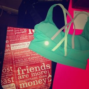 BRAND NEW LULULEMON ENERGY BRA