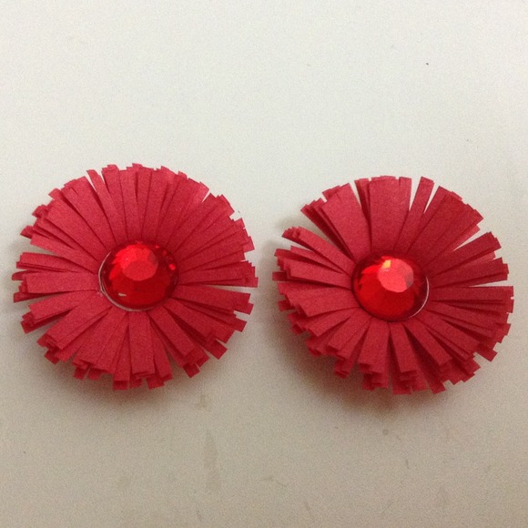 Handmade quilled stud earrings - Picture 2 of 2