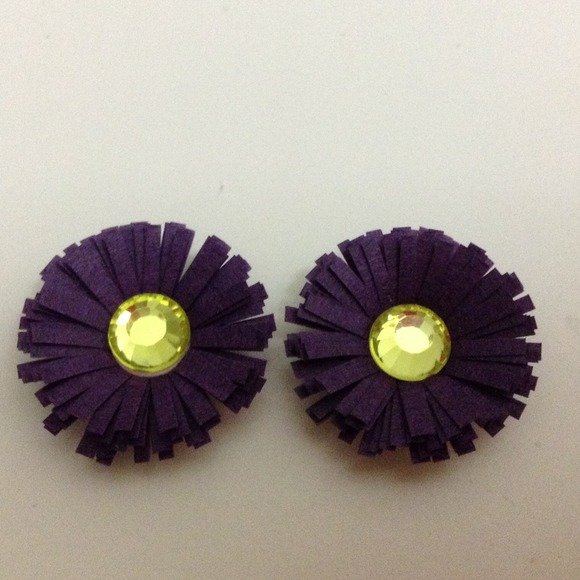Handmade quilled stud earrings - Picture 2 of 2