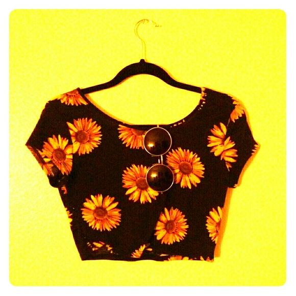 ❌SOLD❌ Sunflower 90s hipster black crop top