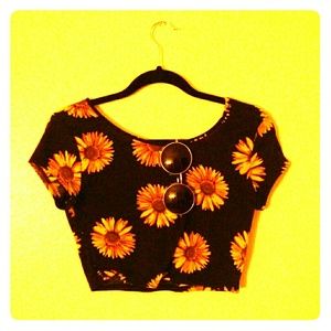 ❌SOLD❌ Sunflower 90s hipster black crop top