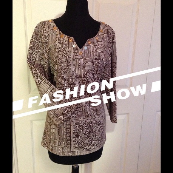 Blouse embellished w/wooden and abalone buttons.