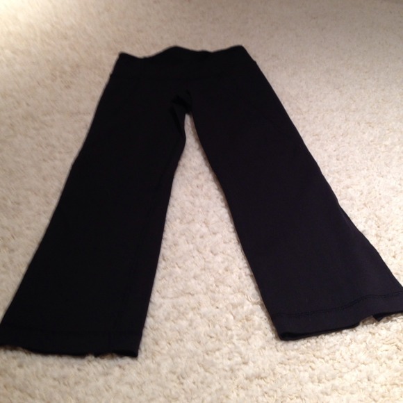 New without tags-- Lululemon Gather&Crow Crop!!